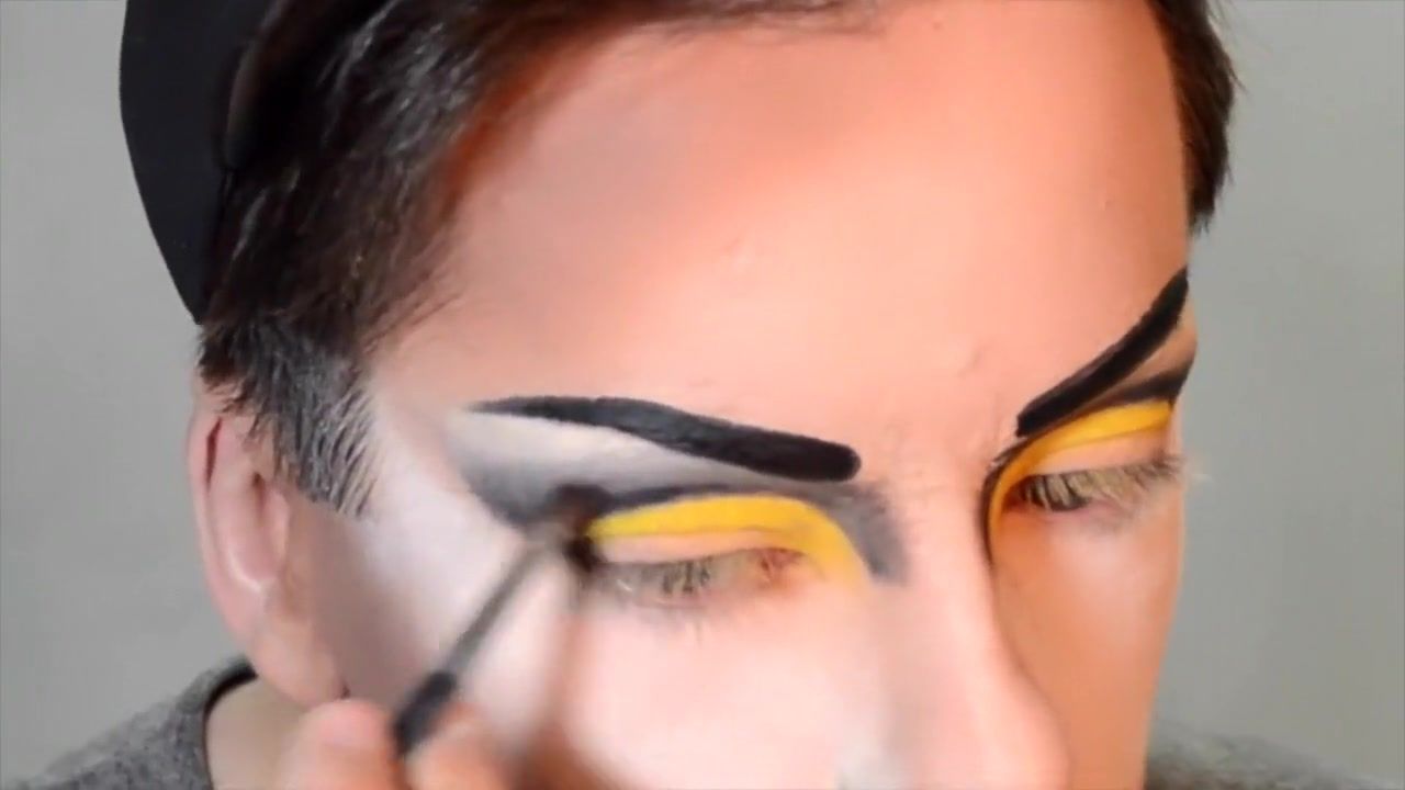 Black Penelopy Jeans drag queen make-up tutorial Peituda - 1