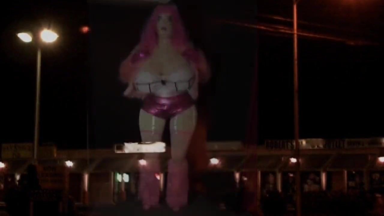 Desperate Juggsy-Ho-Doll - Pink Hooker In 44 R Cup Bra ! Nalgas - 1