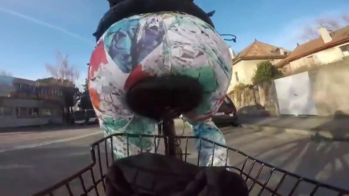Self street city public cycling bubble butt yoga pants VirtualRealGay