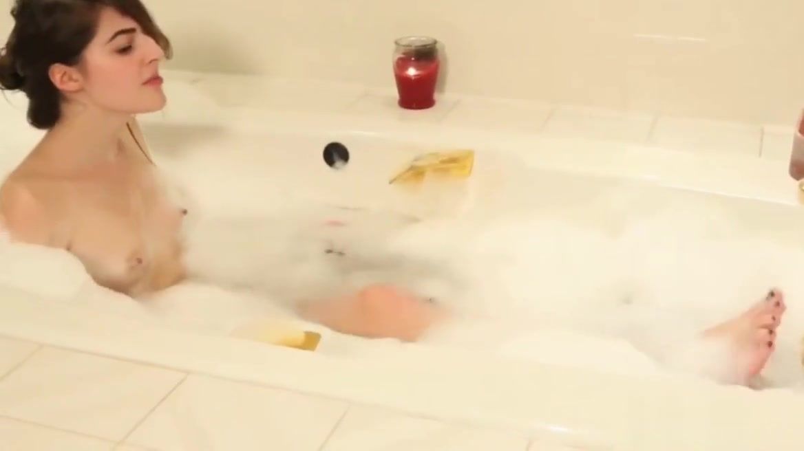 Sextape Hot brunette goes solo in the bath Teamskeet