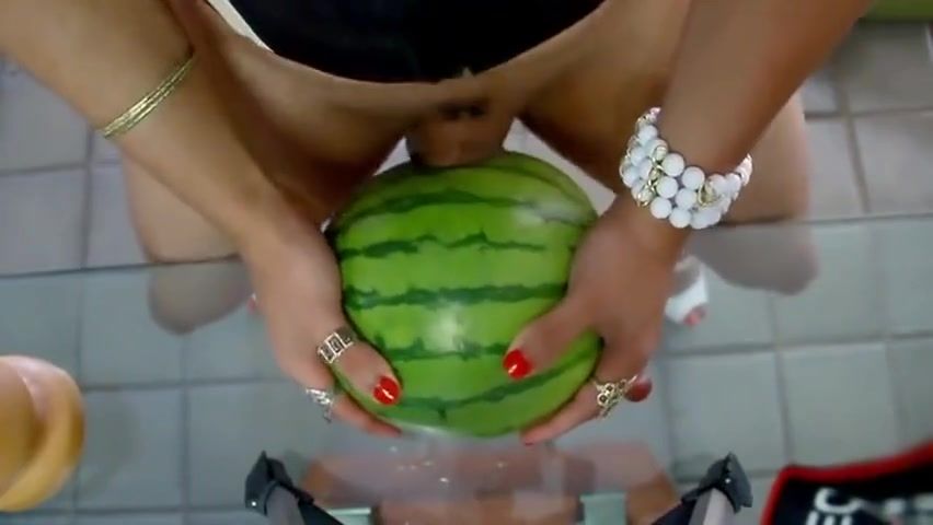 Javon crossdresser watermelon fuck Com - 1