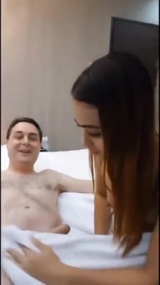 UpdateTube Thai ladyboy gives an handjob and a fellatio to Andrea Dipre Leggings