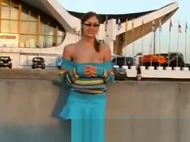 Empflix Hot shemale in dress flashes in public Hugetits - 1