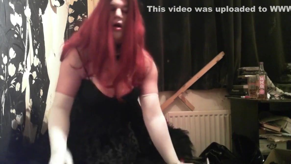 VideoBox Tink Tol Redheadl Gown And Glove Smoking Ceskekundy