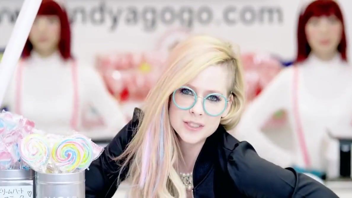xBubies Avril Lavigne In Hello Kitty Shemale Pmv Filipina - 1