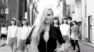 De Quatro Avril Lavigne In Hello Kitty Shemale Pmv Zenra