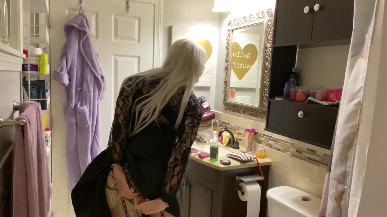 Hairy Sexy Loading Video Emo Crossdresser Puts On Buttplug And Jerks Off Putinha