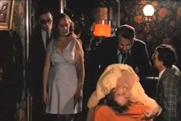Orgia La bonzesse 1974 (Cuckold scene) Stripper