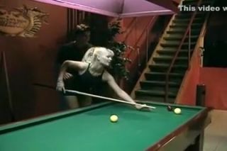 Awesome Nikki Anderson enculee sur le billard Femdom Porn