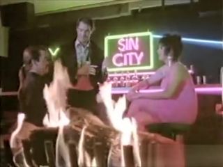 Hoe Vintage Sin City hardcore Off