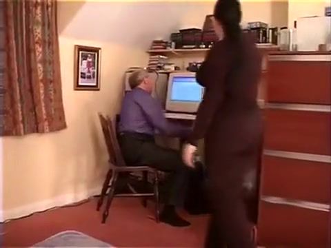 Ameture Porn chubby woman facesitting Clip