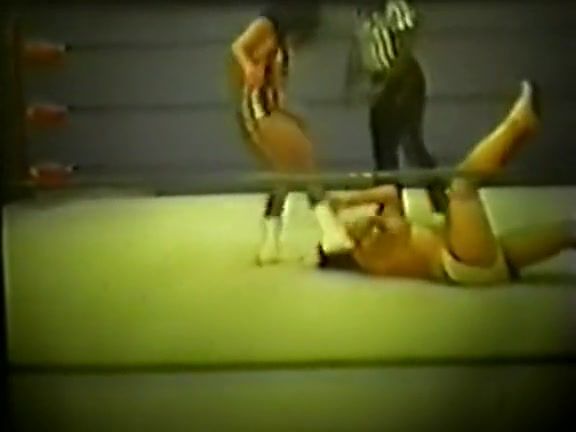 Toying Mixed Ring wrestling. Vintage 7 Babes - 1