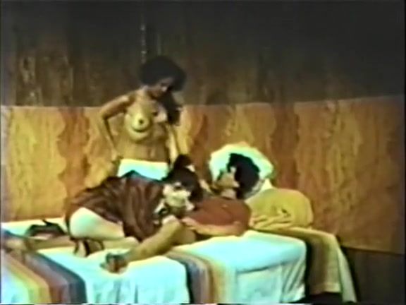 Desnuda Peepshow Loops 42 70s and 80s - Scene 1 Gaping - 1