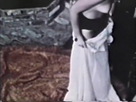 Arrecha Peepshow Loops 295 1970s - Scene 2 Hot Women Having Sex - 1