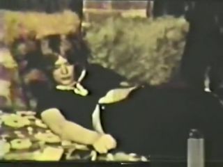 HotMovs Peepshow Loops 347 1970s - Scene 1 18yo