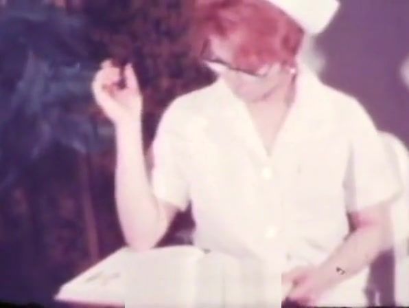 Twink Sweet Filthy Nurse Poked with a Carrot (1960s Vintage) Banho