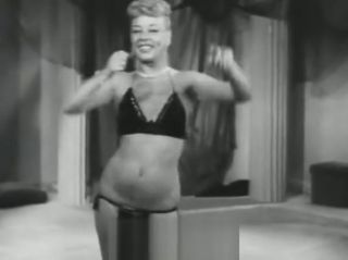 Tetas Blonde Dancer Shows off Her Curves (1950s Vintage) Cutie