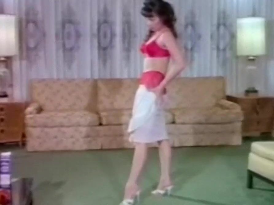 Best Blowjob STRIPPING HOUSEWIVES - vintage 60's cuties dance & strip Blondes - 1