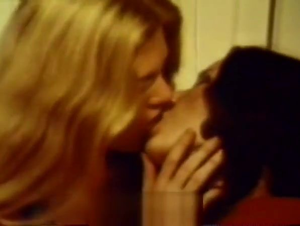 iDesires Two Girls Warm up Before Men Fuck Them (1970s Vintage) Peluda - 1