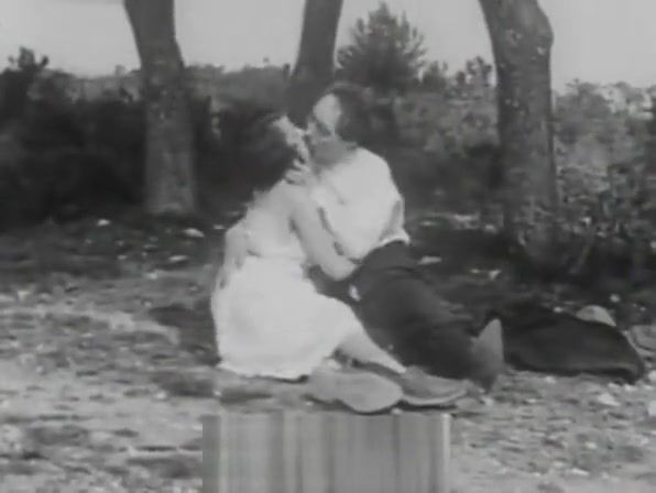 Morazzia Bisexual Threesome Fucking Outdoors (1930s Vintage) Fuck Com - 1