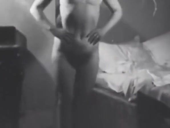 Dominicana Morning Routines of a Hairy Pussy Mature (1930s Vintage) Piercing - 1