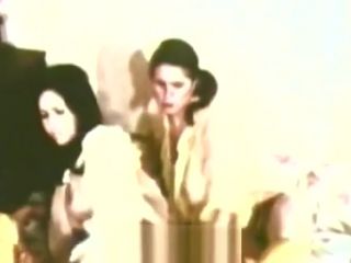 Teenage Two Stacked Babes Whipping in Bed (1970s Vintage) Hotfuck