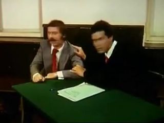 Gay Bukkakeboys Gangbang im Gerichtssaal (Kasimir der Kuckuckskleber, 1977) Hugecock