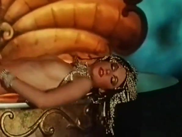 Pantyhose Brigitte Lahaie Erotica (1980) sc10 Travesti - 1