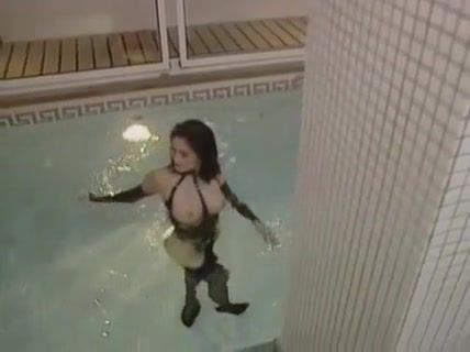 Gaypawn Coralie is having sex at the swimming pool Sloppy Blowjob