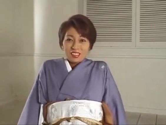 Classic japanese kimono woman facesitting with interview Close - 1