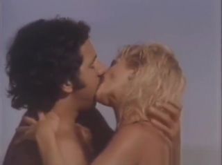 Porno Amateur Ginger Lynn fucked by Ron Jeremy on a beach Movie