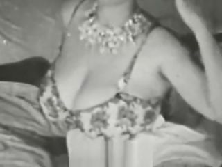 Freeteenporn Chesty Mature Lady in Erotic Session (1950s Vintage) Masturbandose