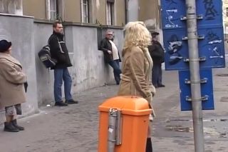 Room kinky blonde girl risky pissing in real public streets 2 De Quatro