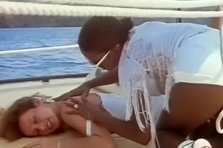 Couple Porn Desirs Sous Les Tropiques Selfie