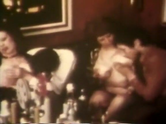 Teenporn Vintage: Classic Group Sex JuliaMovies - 1