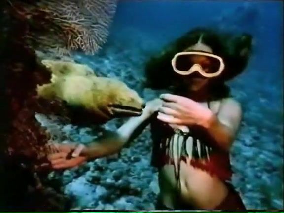Money Talks vintage soft erotica (underwater striptease) Gordinha