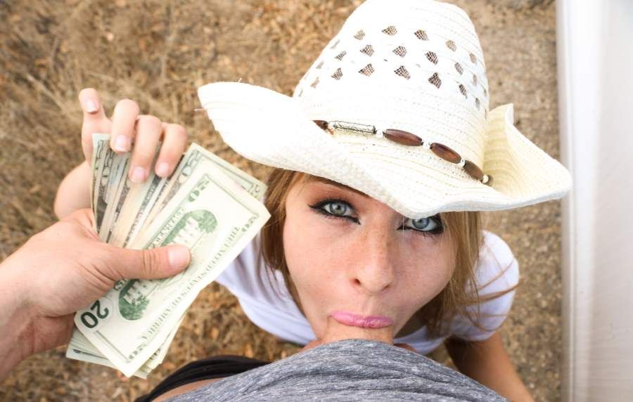 Man Stranded blond cowgirl suck male stick for money Les