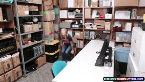 Foda Exciting Officer fucks Kaseys coochie in the office Stepsis