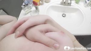 Sex Tape Bathroom love making ended with a huge facial Eccie