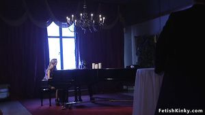 Que Horny blond pianist submits in ass fuck bondage Slut