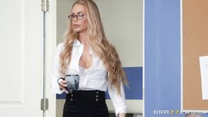 Plumper Naughty babes Nicole Aniston & Riley Reid Threeway Porn AdultSexGames