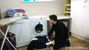 First Time Housewife Valentina Ricci gives Jordi a hand and a mouth with the laundry. Gaydudes