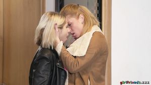Cocksuckers Hot lesbian sex with amateur blonde teens in stockings Pornuj