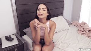 Esposa Young latina with smoky eyes playing with hard dick in POV Face