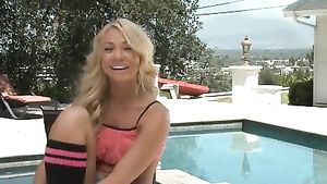 xVideos The teenager blond hair babe loves doing xozilla...