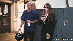 Free Blowjobs A football player fucks a hot busty reporter in the locker room Porno