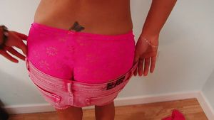 Cam4 Delicious young girl in pink lingerie masturbates in bed France