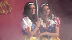Animated Porn Snow White sits down on black cock on the stage Kinky