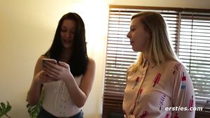 Titten Naughty girls Lullu and Mae lesbian porn video MyCams