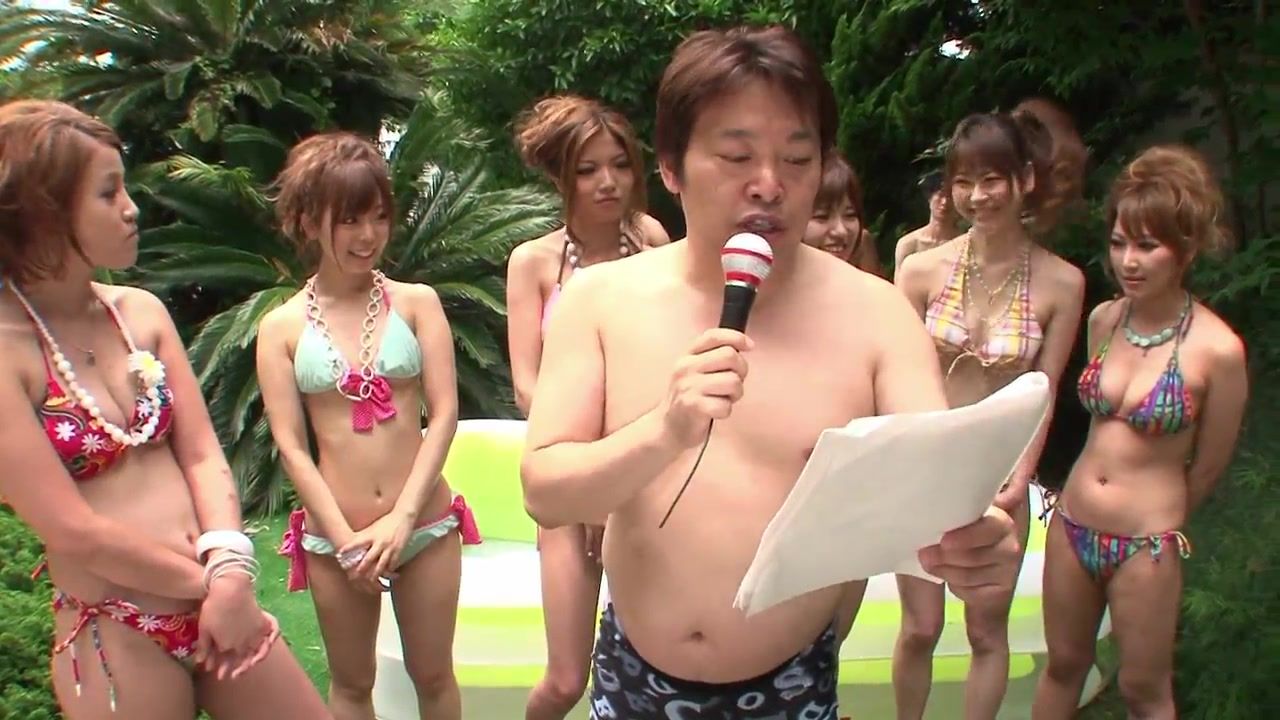 Cogiendo Bunch of Japanese young girls in sexy bikinis have some fun outside Slim